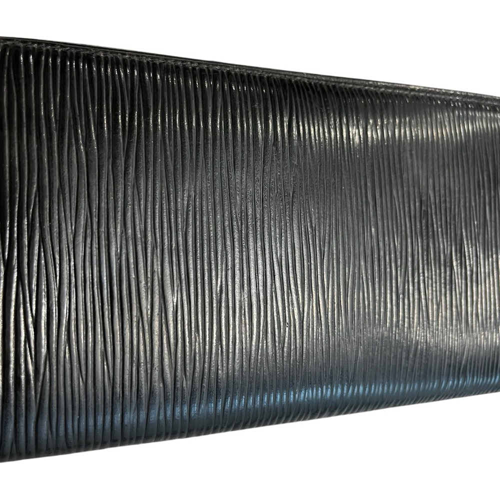 Louis Vuitton Epi Porte Chequier
Credit Card Long Wallet - Picture 8 of 9